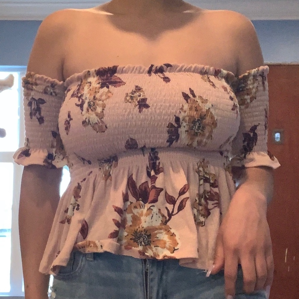 Strapless floral shirt 🌸🌼